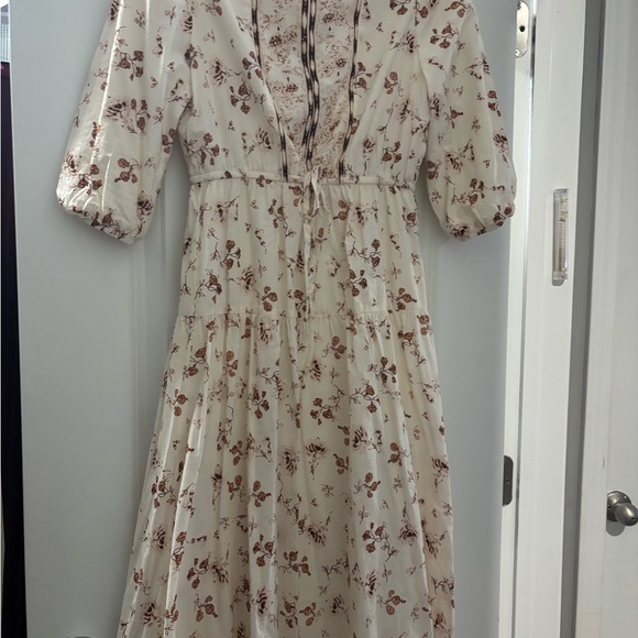 Donna Bella Dresses & Skirts - Chic Cream Floral Maxi Dress